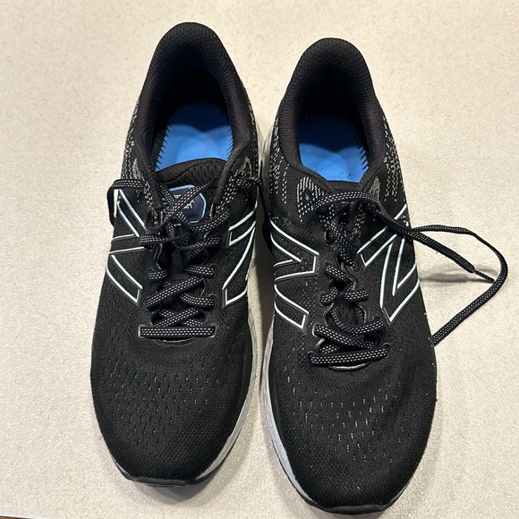 New Balance Running Shoes - Picture 2 of 4